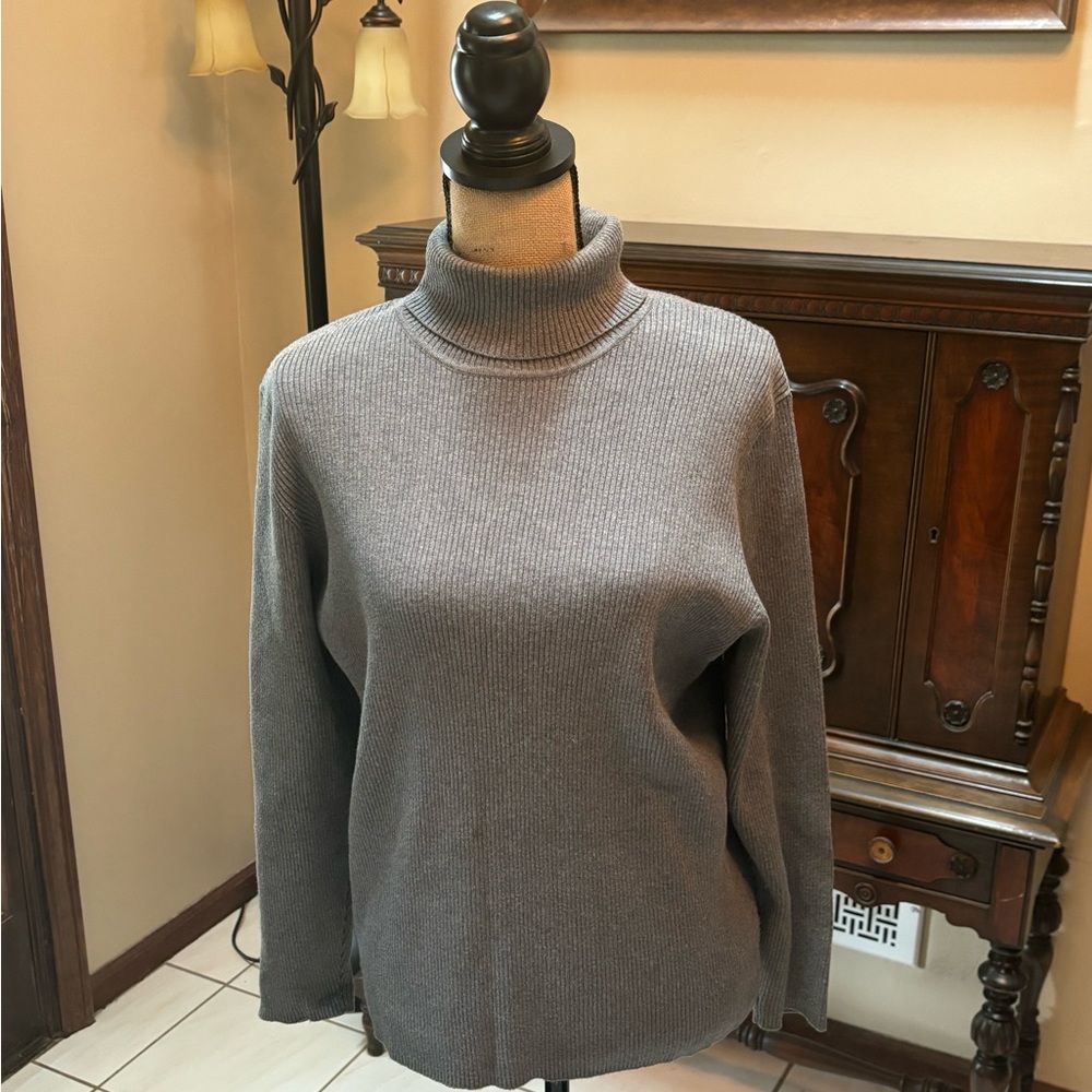 Jones New York Grey Sweater Women’s size Large/XLarge
